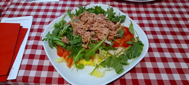 Insalata Tonno mit Thunfisch, Rucola und Tomaten