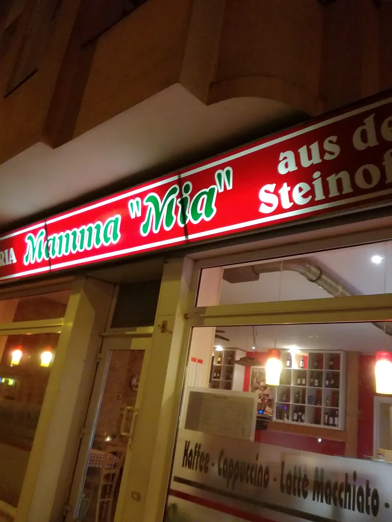 Leuchtschrift der Pizzeria Mamma Mia