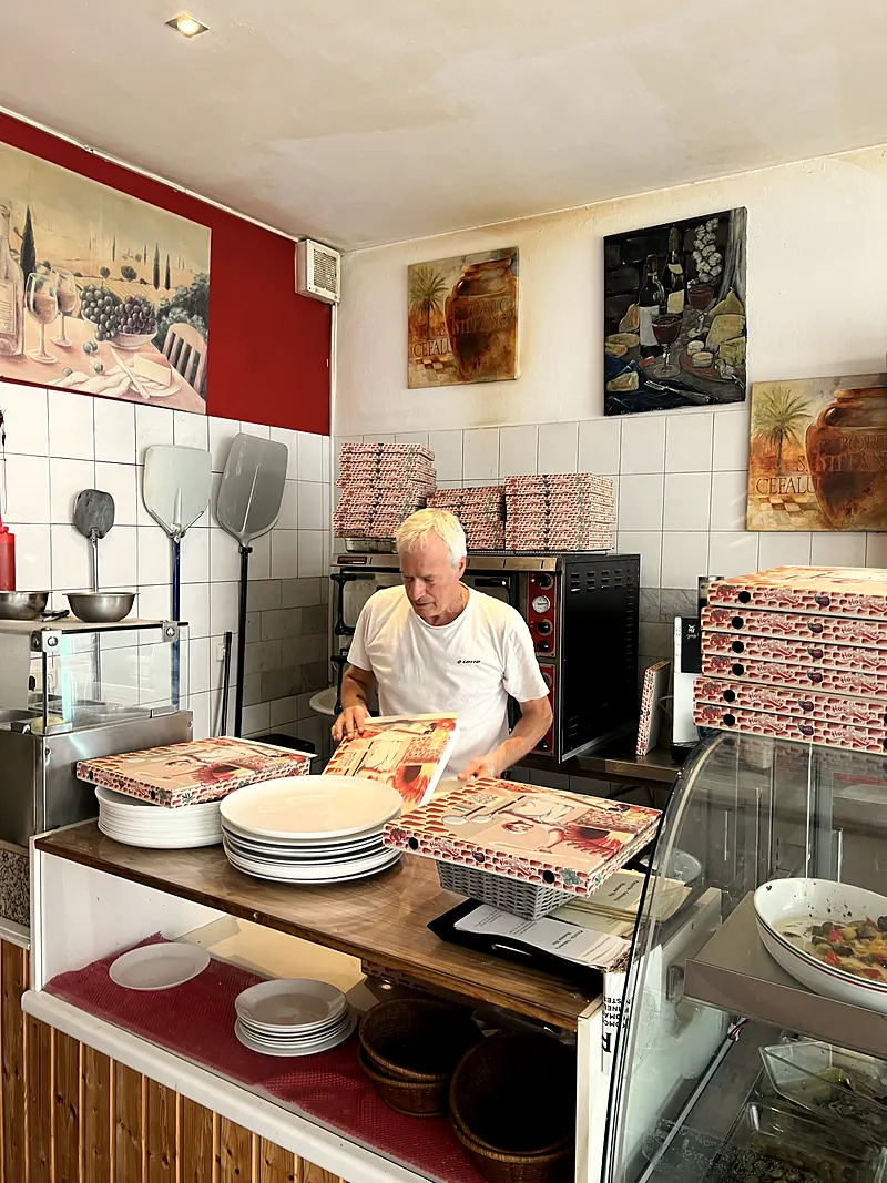 Antonino Volpe an der Theke